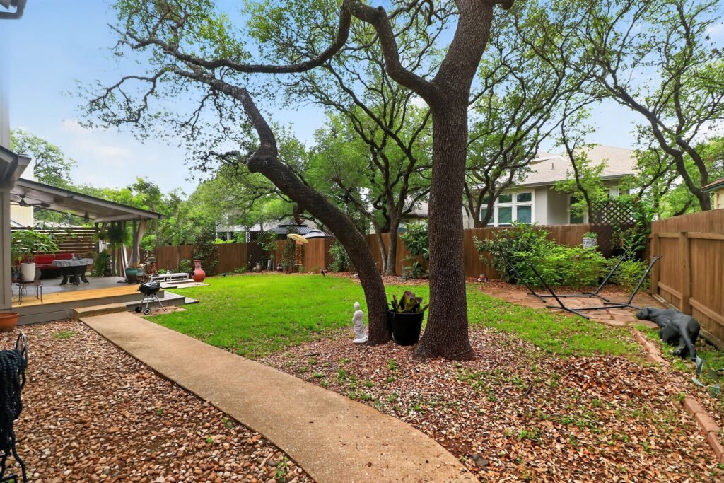 09_1607_Gracy_Farms_Ln_Austin_TX_78758_USA-Exterior-IMG_0335